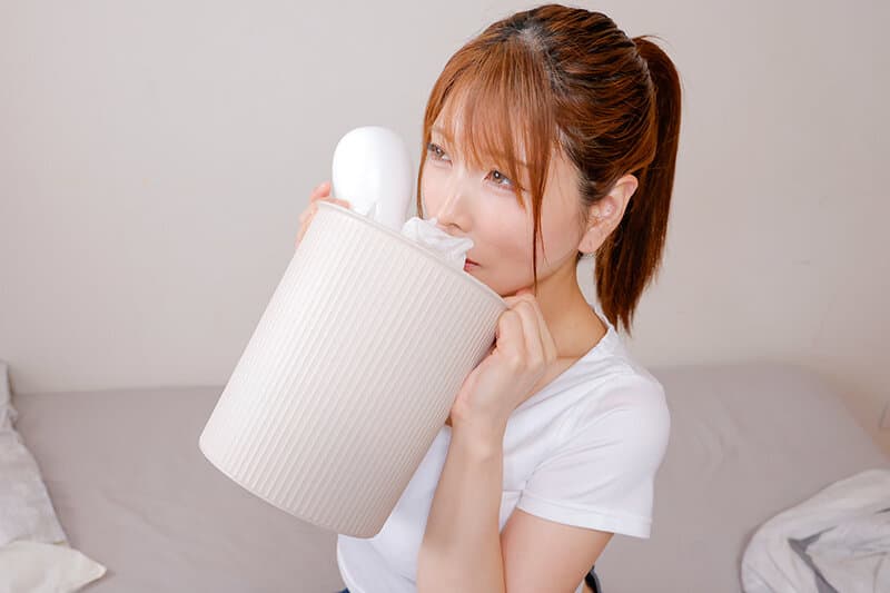 「二人だけの秘密ね...」せんずり臭い父子家庭の家族全員をデカ尻で誘惑！声が出せない状況で膣内搾精するヤリマン家政婦 サンプル4