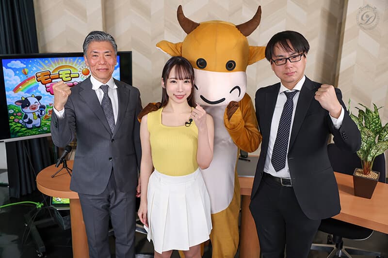 マスコットと女子アナウンサー今日の天気は荒れ模様…。‘国民的’人気女子アナの『電撃結婚！！』それは、マスコットまでも嫉妬に狂わせて…。 与田りん サンプル1