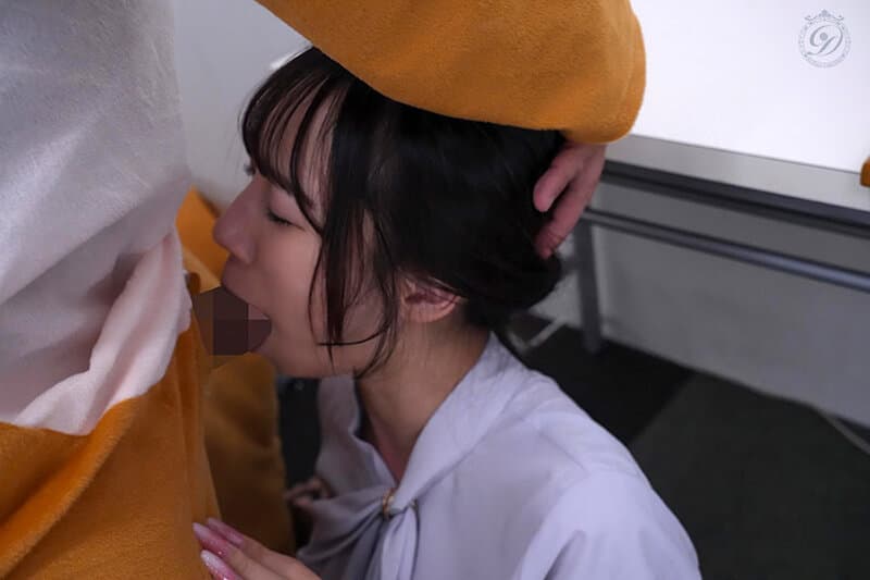 マスコットと女子アナウンサー今日の天気は荒れ模様…。‘国民的’人気女子アナの『電撃結婚！！』それは、マスコットまでも嫉妬に狂わせて…。 与田りん サンプル4