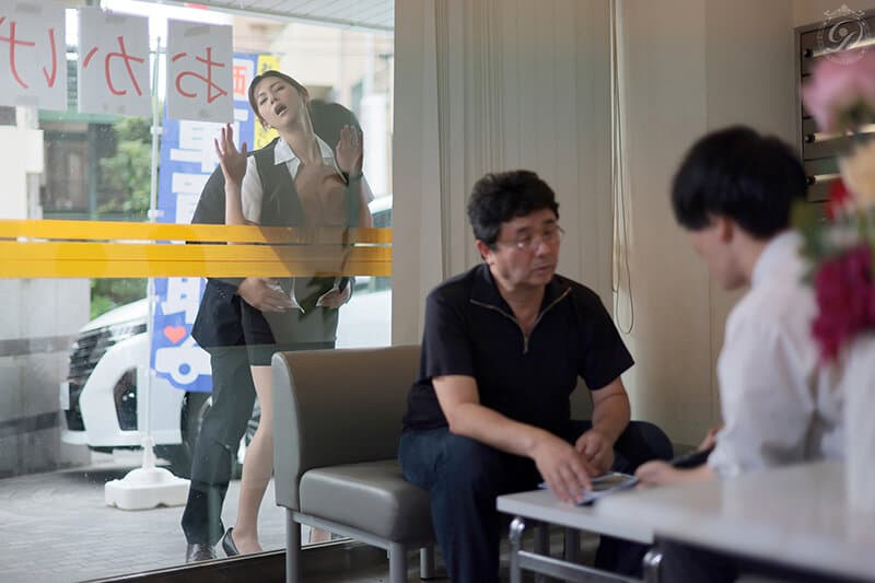 開店前の‘すずめさん’は忙しい…。 美乃すずめ サンプル5