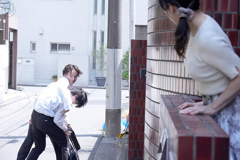 今日も息子のいじめっ子を呼び出して説教後に中出しSEXをさせていますー。 石田紗季 サンプル9