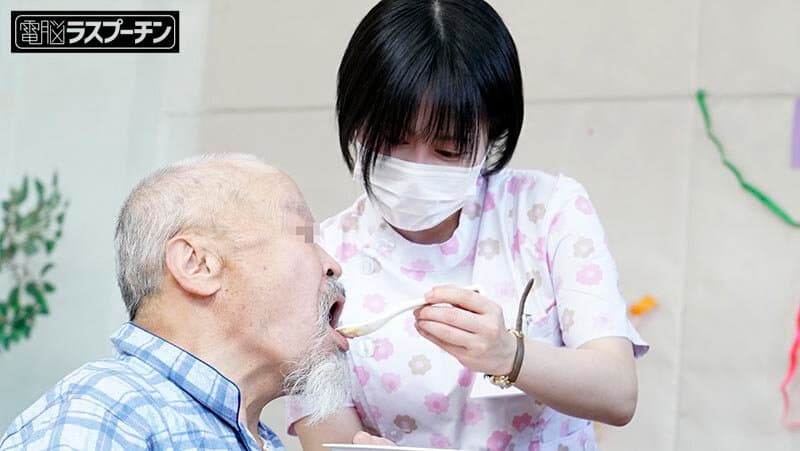 現代社会の闇を告発！セクハラさせ放題！あまりの忙しさに即ハメOKの老人介護施設 百合良 サンプル6