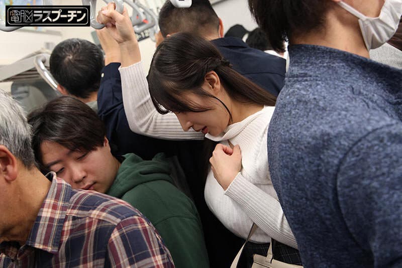 満員電車で吊り革にぶら下げられ両乳首同時開発のすえ無念の発情してしまった巨乳美女6 広瀬美結 サンプル3