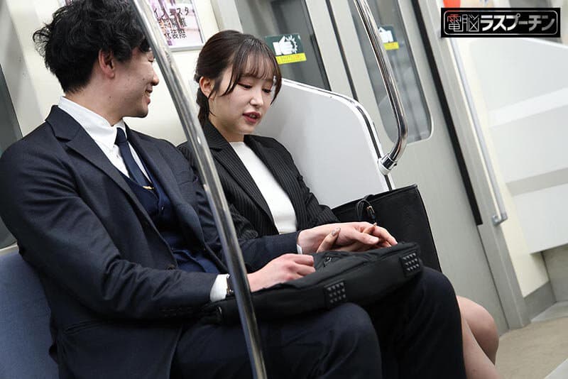 最終電車で見つけたぐっすりOLにマ〇コから溢れるほどの精子を勝手中出し スレンダー美形OL 高山エミリ サンプル2