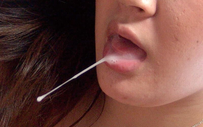 家の中で母に勃起チ○ポ見せたら…手コキフェラまでいけちゃう？？4時間 サンプル8