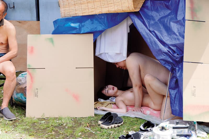 スラム街に女1人でやってきたY●ut●berは見下した浮浪者たちに媚薬を盛られビクビク痙攣アヘオホ過敏反応 オマ○コ無料で種付けされる炊き出し行列輪●で中出し22連発ザーメン逆流するまでイキ狂わされた 依本しおり サンプル18
