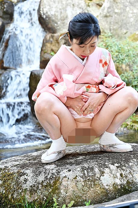 美熟女たちの野外放尿4 8時間 サンプル3
