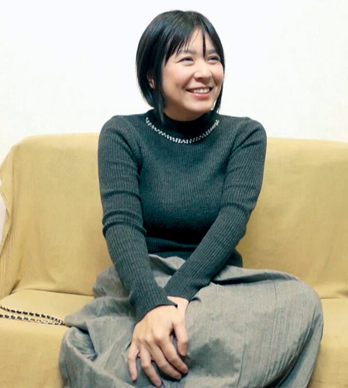 ［求人募集・素人面接］ 弊社の事務員を募集したらGカップ柔らかフワポニョ爆乳の可愛い熟妻が来まして、明るくピュアでエロそうだから口説いてAV出演させてみました。 八咲唯 サンプル1
