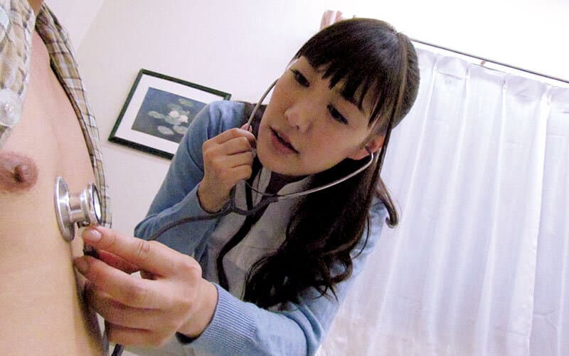 ナースの美熟女に勃起チ○コ見せたらその場で抜かれた4時間 サンプル1