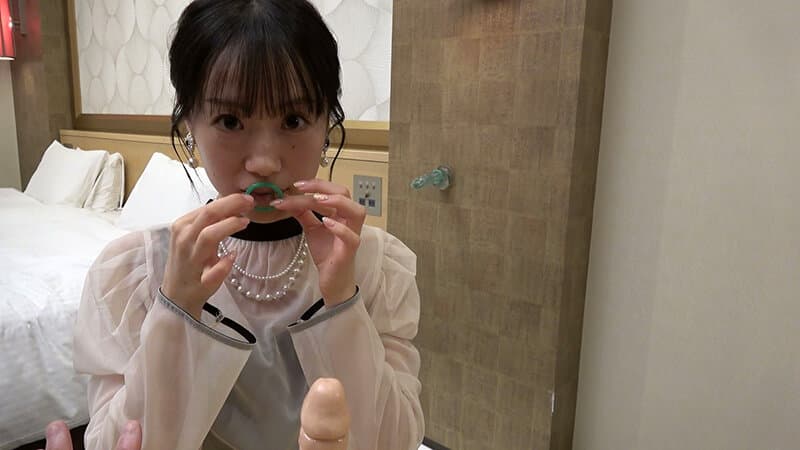 ガチナンパ！ 結婚式帰りの女性がお口だけでコンドーム装着に挑戦！妊娠願望が強くなって最後はゴムを外して何度も中出し懇願！ サンプル5