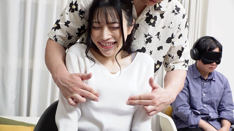 素人参加型バラエティ観察モニタリング 愛する夫の目の前で自慢の爆乳を揉みほぐされ秒で感じまくって他人男に寝取られた妻 サンプル12