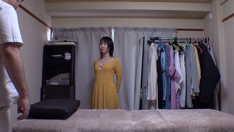媚薬オイルマッサージ 痴●盗撮＆中出し素人娘VOL.72 超強力媚薬を配合したマッサージオイルを施術中に知らずに塗りこまれたオンナは、身体の火照りに驚き、チ〇ポを欲しがる自分に戸惑い、垂れ出したマン汁に恥ずかしがりながらも生ハメ中出しまで欲してしまう！ サンプル2