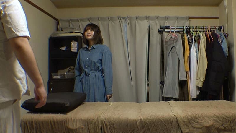 媚薬オイルマッサージ 痴●盗撮＆中出し素人娘VOL.73 超強力媚薬を配合したマッサージオイルを施術中に知らずに塗りこまれたオンナは、身体の火照りに驚き、チ〇ポを欲しがる自分に戸惑い、垂れ出したマン汁に恥ずかしがりながらも生ハメ中出しまで欲してしまう！ サンプル1