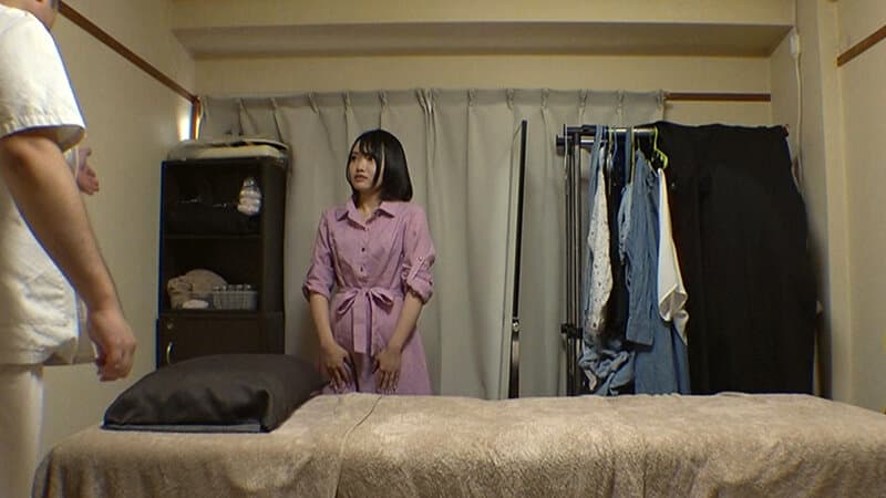 媚薬オイルマッサージ 痴●盗撮＆中出し素人娘VOL.73 超強力媚薬を配合したマッサージオイルを施術中に知らずに塗りこまれたオンナは、身体の火照りに驚き、チ〇ポを欲しがる自分に戸惑い、垂れ出したマン汁に恥ずかしがりながらも生ハメ中出しまで欲してしまう！ サンプル6