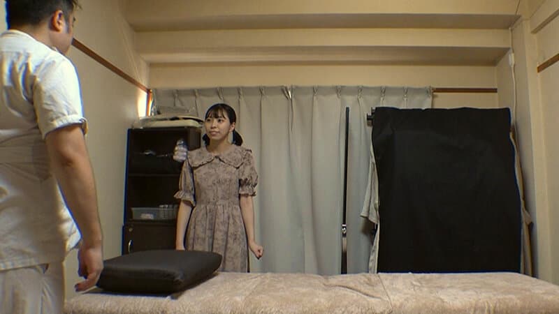 媚薬オイルマッサージ 痴●盗撮＆中出し素人娘VOL.73 超強力媚薬を配合したマッサージオイルを施術中に知らずに塗りこまれたオンナは、身体の火照りに驚き、チ〇ポを欲しがる自分に戸惑い、垂れ出したマン汁に恥ずかしがりながらも生ハメ中出しまで欲してしまう！ サンプル8