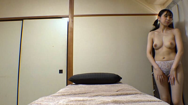 媚薬オイルマッサージ 痴●盗撮＆中出し素人娘VOL.73 超強力媚薬を配合したマッサージオイルを施術中に知らずに塗りこまれたオンナは、身体の火照りに驚き、チ〇ポを欲しがる自分に戸惑い、垂れ出したマン汁に恥ずかしがりながらも生ハメ中出しまで欲してしまう！ サンプル9