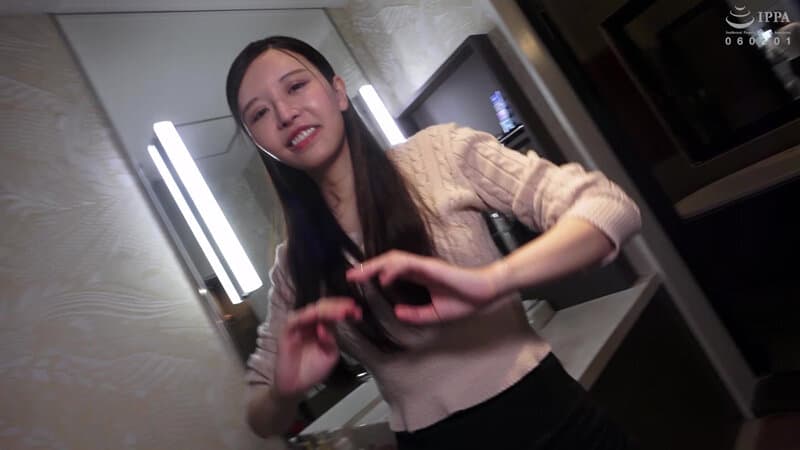 【理性崩壊の筋トレ】「ひぃっ、ひゃはははっ！だめぇ、壊れちゃうっ！」若林ゆりなの極上ボディが笑い叫ぶ。スクワット中の無防備な脇と胸を襲う、約束された完全敗北 サンプル1