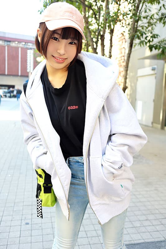 LOCK-ON@ゆうか 飲み友アプリで見つけたボーイッシュ女子は脱いだら凄い隠れ巨乳 すぐヤれるGカップ女子大生 本能むき出しSEX 千葉優花 サンプル1