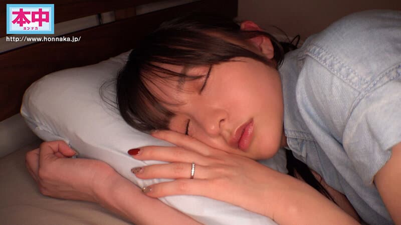 【本中配信限定】 僕が彼女の浮気を知ったきっかけのハメ撮り動画をお見せします 昔の集まりに行って朝まで帰ってこなかった婚約者のあの日の中出しハメ撮り 幸村泉希 サンプル2