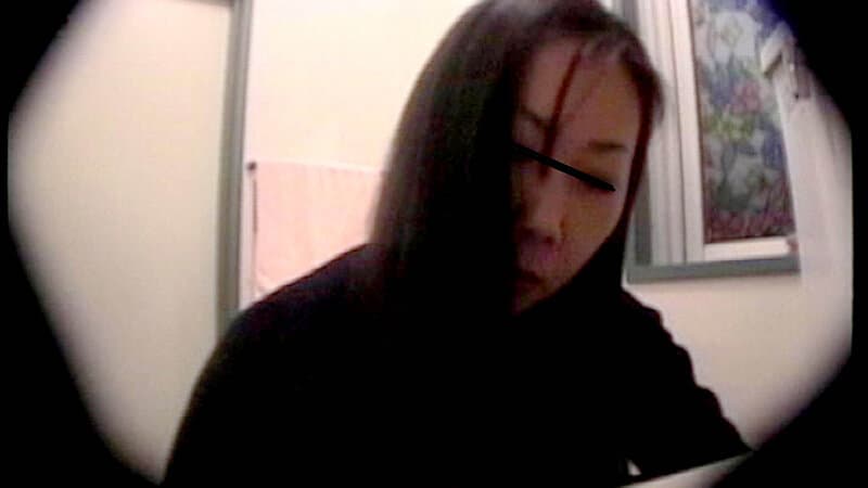 都内某所の仮設和式トイレ排泄盗撮スパイカメラ映像3 20人 サンプル2