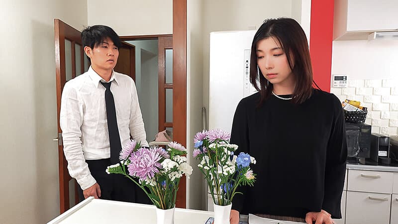 夫の初七日に義理の息子と友人の夜●いを受け、遺影の前でメス堕ちする義母 加藤ツバキ サンプル4