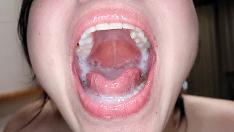 女インフルエンサーの裏側全部見せます！暴露系配信者Zの汗・ツバ・体液まみれな裏配信 サンプル12