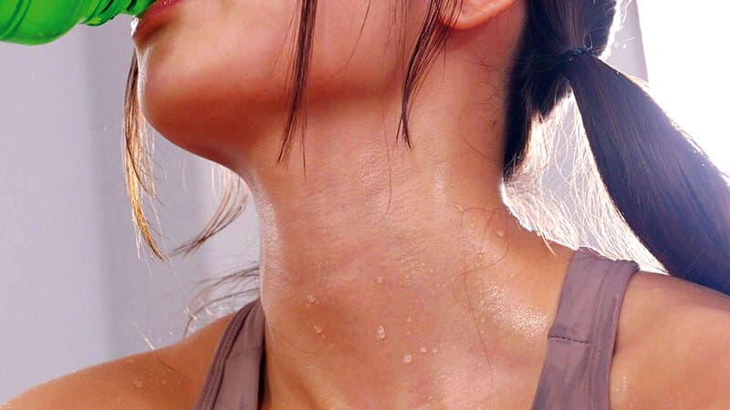 部活後の蒸れた汗だくユニフォーム越しに密着…誰にでも優しい彼女はマネージャーの僕の前でだけ腰の止まらない、濃密体液セックス大好きな陸上部のエース 逢沢みゆ サンプル2