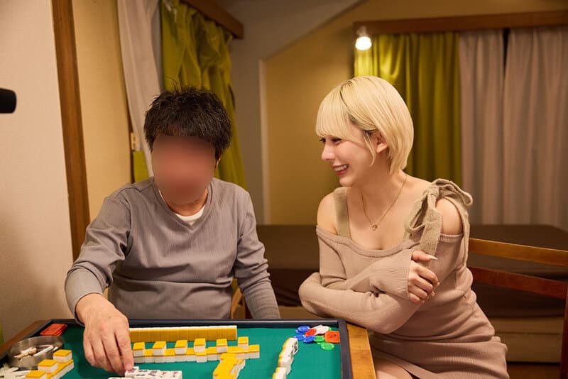 生活困窮者施設の慰安訪問 厳しい生活を目の当たりにした弥生みづきが住居者の尻穴がふやけるまで舐め回し、全てを受け入れるアナル舐め性交 サンプル16