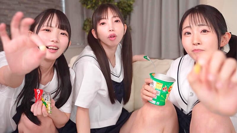 初めて見るデカチンに興味津々！パイパンつるペタ3姉妹の極狭ワレメに精子をどぴゅどぴゅ出しまくるちびっ子ハーレム サンプル2