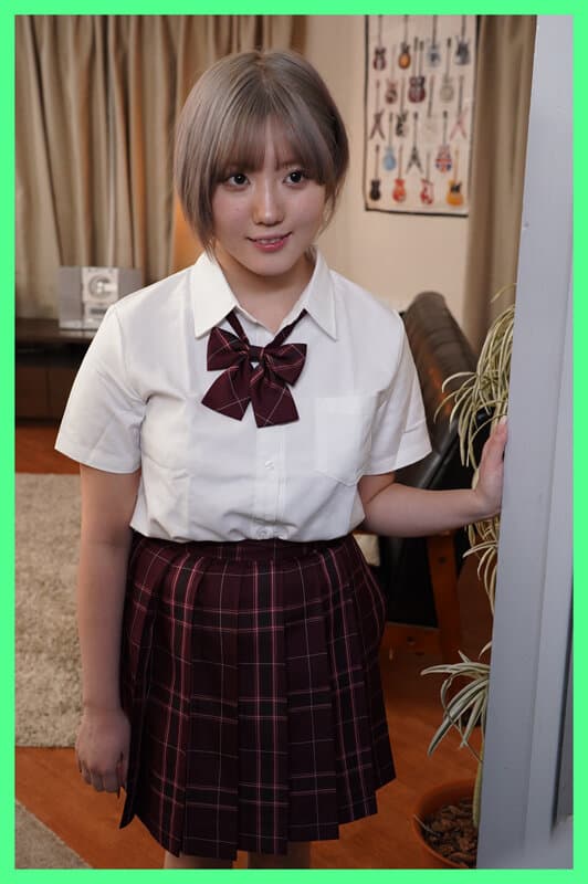 友達の娘の爆乳すぎる若いカラダに性欲が抑えられず、金玉が空っぽになるまで生中出し射精し続けた 小鈴みかん サンプル14
