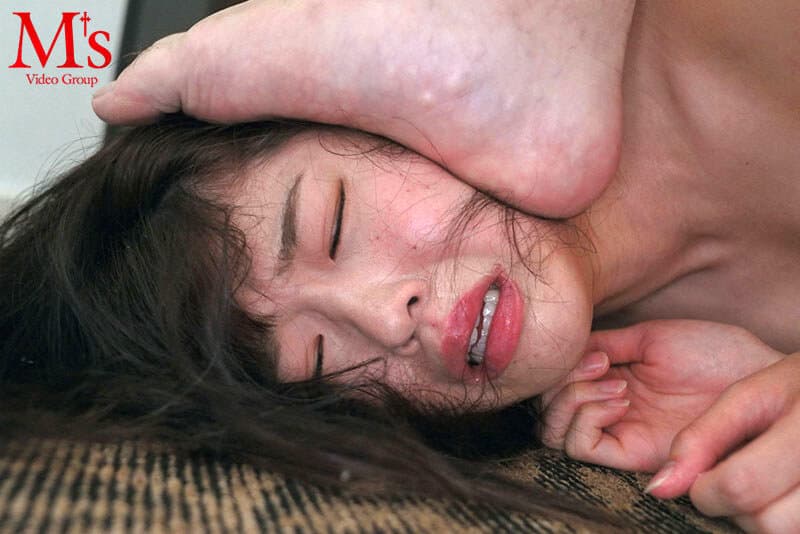 大嫌いな男達に脅され嬲られ犯●れて精液が逆流するほどマ○コに！ケツ穴に！屈辱大量中出し！汚濁ザーメン肉便器に堕ちたオンナ達！ サンプル1