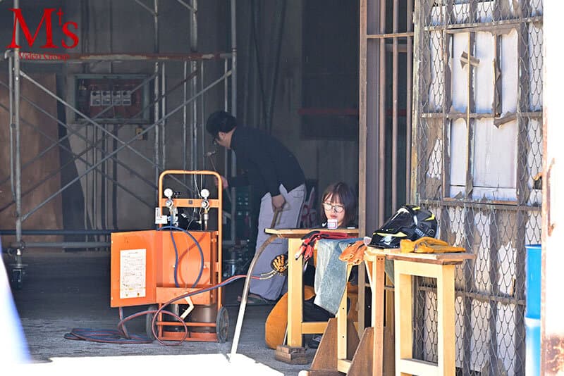 作業着の下に隠されたメスの顔…男だらけの町工場で働く寡黙で孤独な溶接女子が歪んだ本性を曝け出すドM変態カミングアウトAVデビュー 桜庭かりな サンプル3