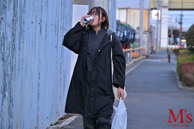 作業着の下に隠されたメスの顔…男だらけの町工場で働く寡黙で孤独な溶接女子が歪んだ本性を曝け出すドM変態カミングアウトAVデビュー 桜庭かりな サンプル5