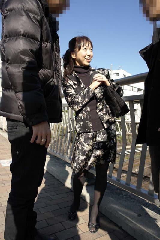人妻ナンパ昭和生まれの熟妻平成生まれの艶妻夫とのセックスはご無沙汰で欲求不満奥様に生チン入れて子宮の奥に濃厚ザーメン中出し発射15人5時間 サンプル15