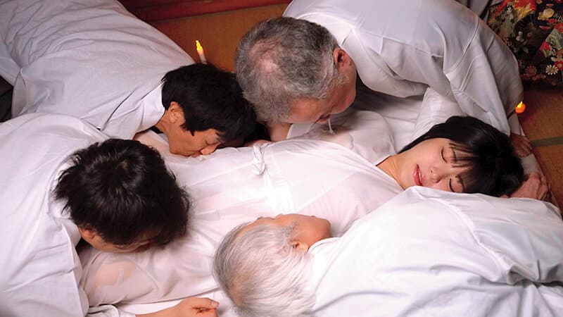 穢れには、おじさんの精子を。村の掟を破った女子校生は、膣内に村民男性のザーメンを大量に注ぎこまれた。 虹村ゆみ サンプル10
