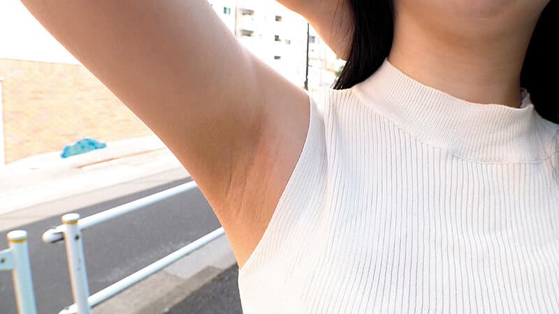 ストリート素人脇見せインタビュー//ツルツル、ムダ毛が甘めの処理、汗だく…様々な脇を街頭で見せてくれた素人美女の脇を超接写＆いじくり倒す4時間59分//大容量ぜーんぶ脇SP サンプル12