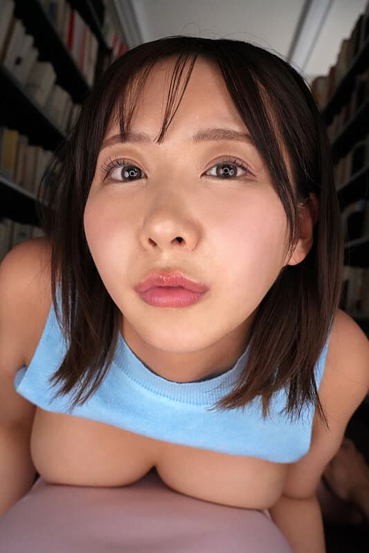 【VR】「声出しちゃゼッタイ駄目だからね？」美人司書のノーブラ誘惑が凄くて読書に集中できない… 乳まみれの至近距離ささやき中出し性交 ひなさん サンプル16