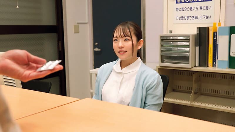 睡眠導入剤の代わりにED治療薬をボクに渡したドジっ子ナース！！医療ミスの責任を負って、手コキやフェラで謝罪ヌキするも勃起がとまらない…最後の手段で挿入すると、ご無沙汰だったナースが発情して自ら中出し懇願！！ サンプル13