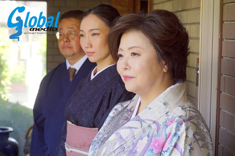 寺島志保デビュー15周年記念特別作品 料亭女将の淫靡な秘密 特別コースで味わう助平で献身的なサービス！！ 豊満な身体が魅せる高級料亭性接待官能物語 サンプル1