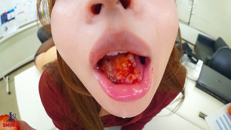 【咀嚼精飲セクハラ】残業中のオフィスで2人きり、深夜勃起する若手部下ち○ぽの生ザーメンをぐちゅぐちゅごっくんする人妻デカ尻女上司 小那海あや サンプル13