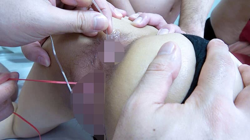 2穴同時【アナル＆マ●コ】挿入SEX田舎在住の美少女レイヤーの素直を利用して初体験の肛門セックスから6P乱交で全穴ブチ込まれるまでドキュメント巨編2本立て サンプル5