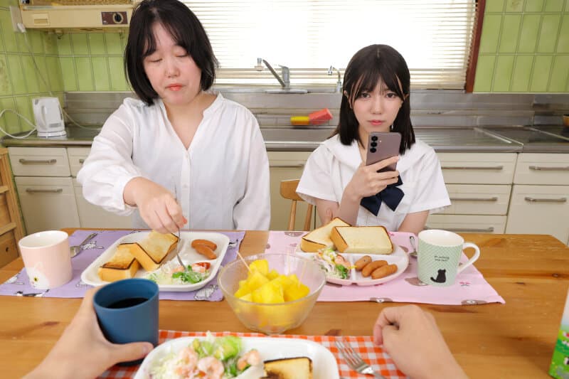 【VR】【8K】娘に精子を飲ませて育ててます。ゆなちゃん サンプル10