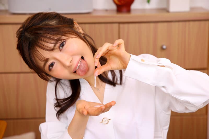【VR】【8K】チュウギュウちゅぱちゅぱペロペロホールド ベロキス魔の先輩にトロットロ唾液が滴る舌で密着溺愛されたボク 善場まみ サンプル5