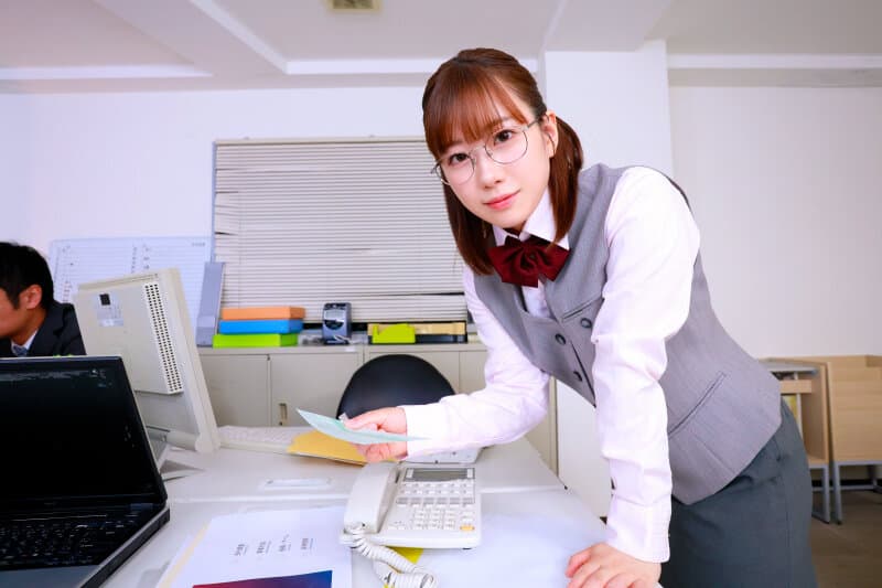 【VR】【8K】【この女、口マ○コ使い放題】隙あらば笑顔でイチャフェラしてくる 経理部 結希 24歳 サンプル5