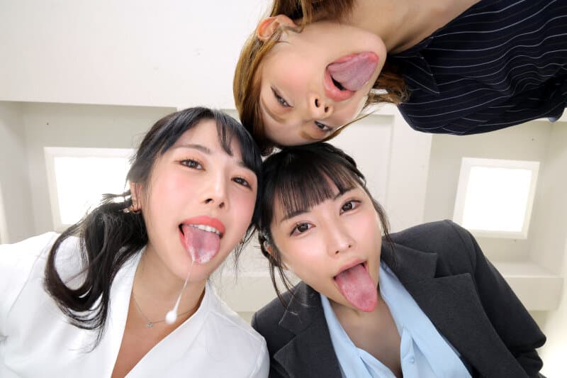 【VR】【8K】無尽蔵性欲のシゴデキ女上司しかいない会社で性処理肉ディルド課に配属されたボク 小野坂ゆいか・胡桃さくら・凰華りん サンプル16