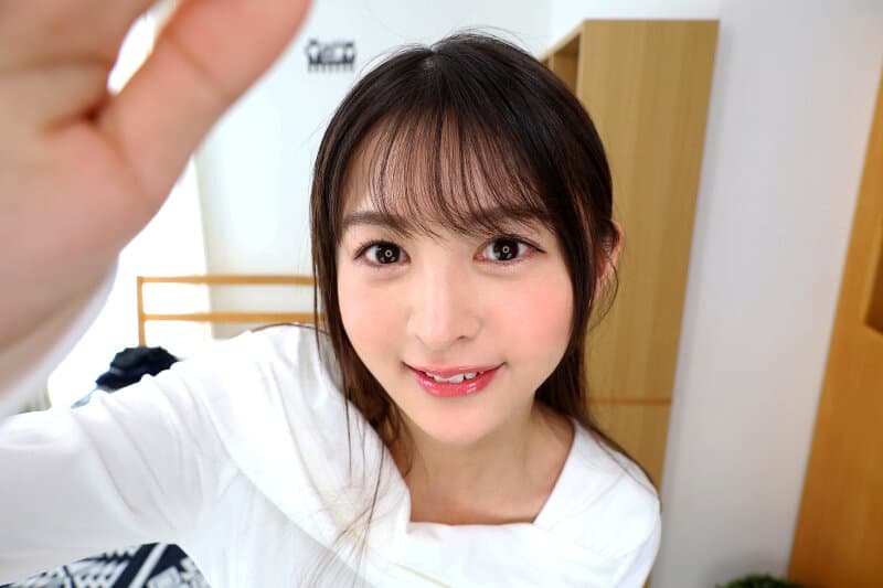 【VR】【8K】突然始まった過保護過ぎるイトコの姉ちゃんとの2人暮らし 朝から晩まで、勃起→即射精の世話焼きオナサポ生活 幸村泉希 サンプル3