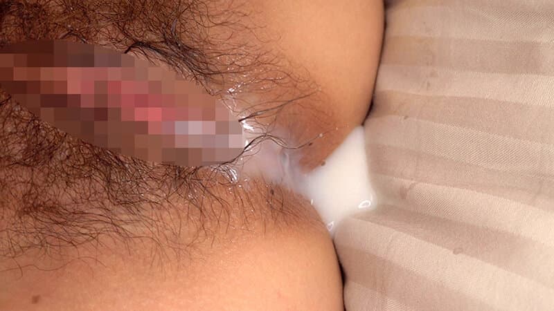 ムッツリスケベな素人娘限定！！男のフル勃起したチ●ポを10分間見せつけられ、パンティを濡らさなかったら賞金！ただし少しでも染みが付いてたら中出しSEX罰ゲーム！！ サンプル20