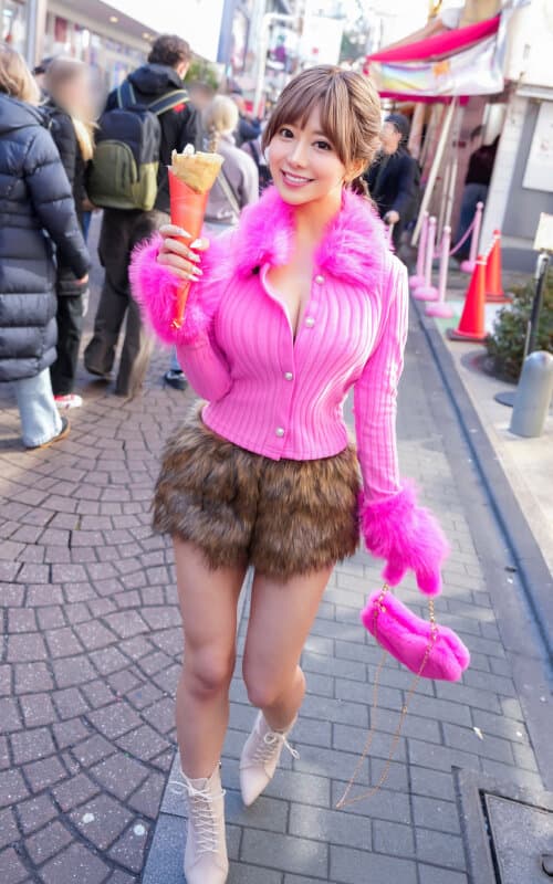 ヤリマンワゴンが行く！！ハプニング ア ゴーゴー！！有村のぞみとリズの珍道中 まさかの連続大当たり？！街角ナンパで男女入り乱れ欲情クルージング！！ サンプル1